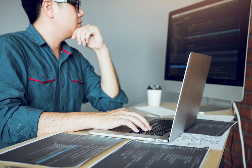 開發在軟件開發公司辦公室工作的編程和編碼技術
